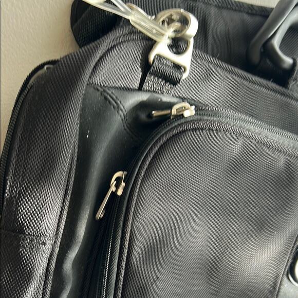 Kensington Contour Pro 17" Laptop Carrying Case - Picture 5 of 12